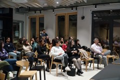 A full room of attendees at an Experience Cafe session in Berlin